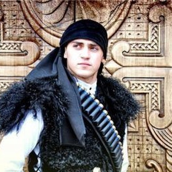 Армяне кармане. Армяне кармане. Армяне кармане. Толпа армян. Армяне кармане.