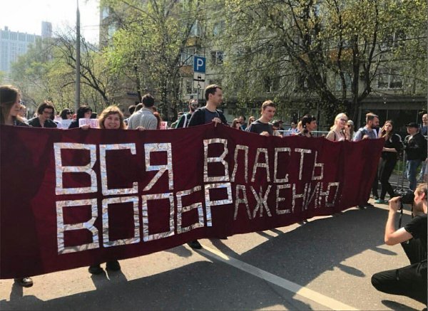 Я не уверен, что существую на самом деле. Я — это все писатели, которых я читал, все люди, которых я ...
