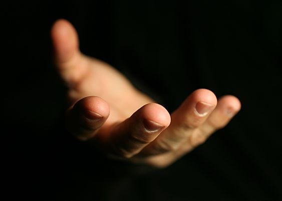 Есть три типа спасительных людей, которые появляются на самом темном и мрачном участке пути. В ...