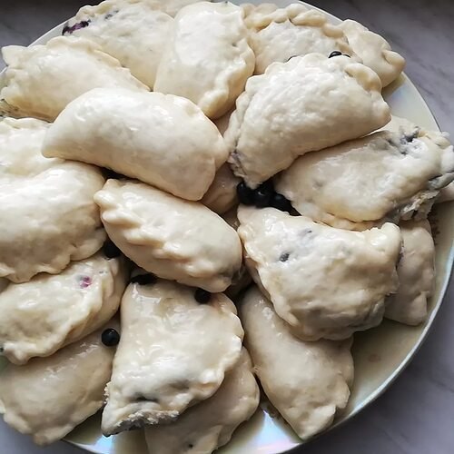 ВАРЕНИКИ НА ПАРУ. Тесто: 1 ст.кефира,2яйца,100гр.сахара,щепотка соли, 1/2ч.ложки соды. Замесить ...