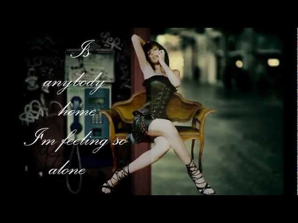 Cue hello перевод. Cue hello. Cue hello. Певец. Cue hello перевод.