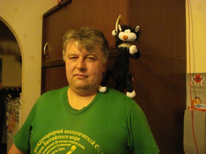 На экзамене.Мне, как и много лет назад, всё в жизни нравится.Как подтверждение - глаза ночной ...