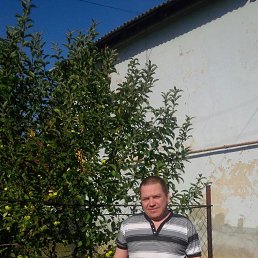 Андрей, 50, Докучаевск