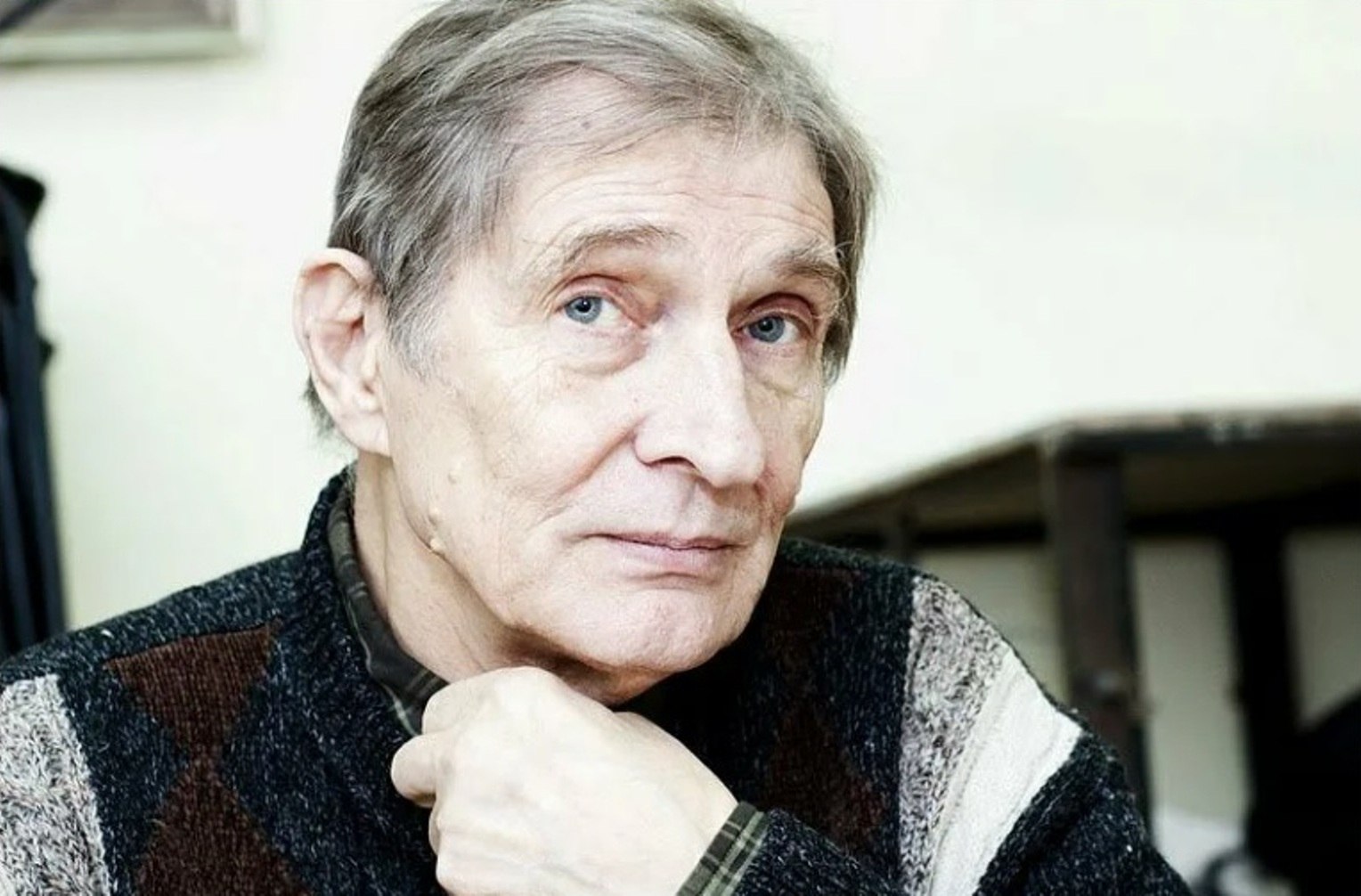  . 24  1941 . - 19  2023 .