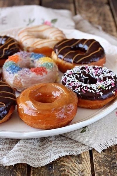 Пончики Донатс.Вкуснейшие пончики донатс по рецепту израильского кондитера Мики Шемо.Ингредиенты:Для ...