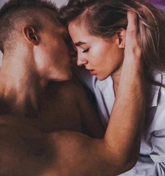 Знаешь, ты сейчас: можешь ли ты быть собой рядом с ним? Не стыдишься ли ты слез своих, потому что в ...