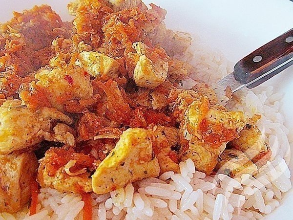 Плов с курицей. Вам потребуется: Филе курицы — 3 шт Морковь — 1 кг Рис — 0.5 кг Приправа (для плова) ... - 5