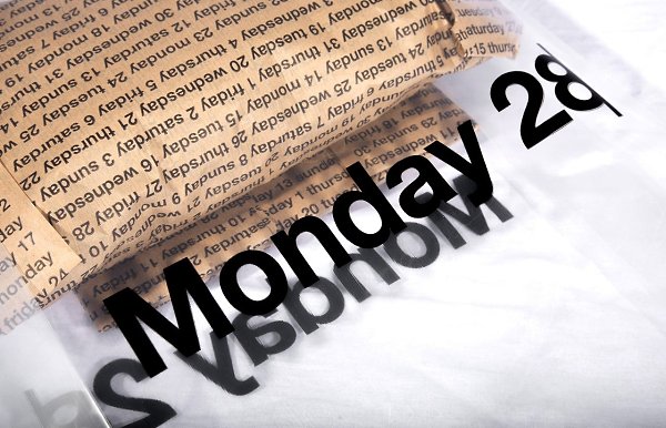 Стиль сицилийского концептуального магазина одежды Monday 28.Сочетание крафтовой бумаги, ...