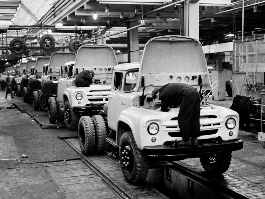 26 июня 1956 года, Московский автомобильный завод имени ... | Назад в СССР  | Фотострана | Пост №2599540671