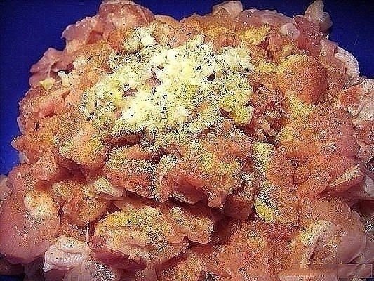 КОЛБАСА ДОМАШНЯЯ КУРИНАЯ БЫСТРОГО ПРИГОТОВЛЕНИЯ-ОБАЛДЕННЫЙ ВКУС! ИНГРЕДИЕНТЫ : • 1 кг. бедро куриное ... - 2