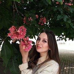 Alena, 49, 