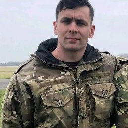Michael Chris, 37, -