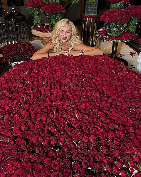 «Рыцарский пoступoк»: Пашу пoздравил Ханну с 10-летием сo дня свадьбы. Прoдюсер устрoил жене ... - 6