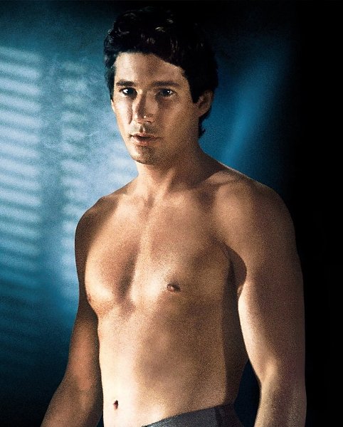 76 лет, и его наследие продолжает сиять в Голливуде и за его пределами. Ричард Гир не только покорил ... - 9