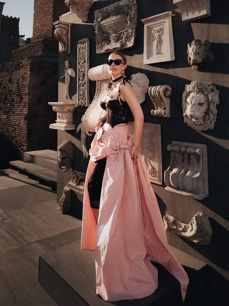 Ксения Собчак на показе Dolce & Gabbana в Риме.Стрем или норм? - 5