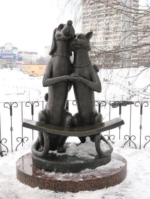 НАХАЛОВНА.Ефросинья Михайловна, а по-простому — Фрося, имела своё прозвище в нашем дворе. Не как ...