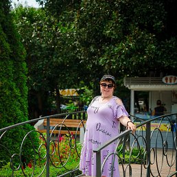INNA, 33 ,  