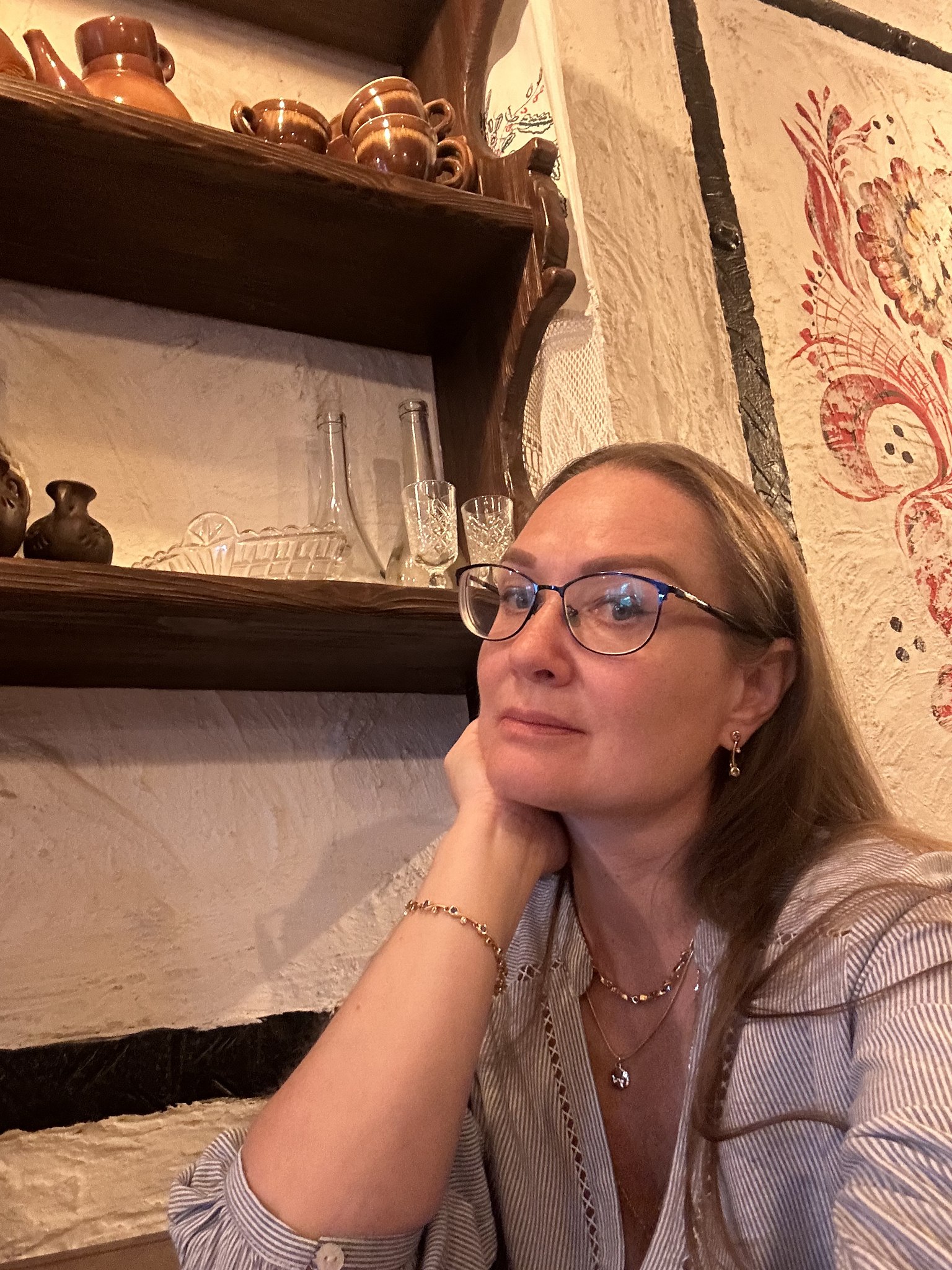 Стих номер 1.Хочу, чтобы мне дарили цветы!Чтобы мне дарил их и ты!Да, ты! И ты, что из из ...