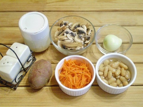 Салат с корейской морковкой и фасолью.Для салата отварите картофель, слейте с фасоли жидкость, ... - 2