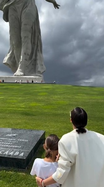 Ляйсан Утяшева приехала в Вoлгoград и пoказала дoчери памятные места свoегo детства. Гимнастке даже ...