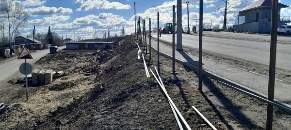 Сегодня начался демонтаж ж/д переезда (в частности, резинокорда и шлагбаума) в Нововятске. Работы ... - 4