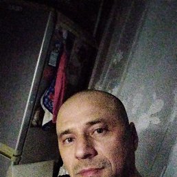 Pawel, 40, 