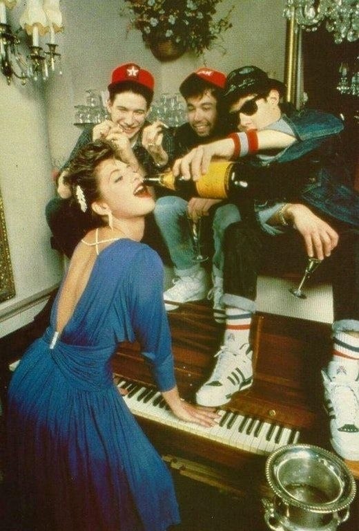 Ma  easte oys, 1985 .