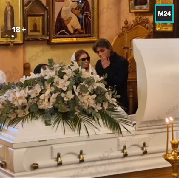 Пётр Чернышёв, супруг Анастасии Заворотнюк, впервые прокомментировал смерть жены. Он поблагодарил ... - 2