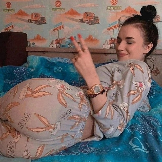 ФОТОГРАФИРОВАЛАСЬ В СУДЖЕ = попалась в плен.Тайм-коды полного видео:0:34 - Угрожает вырезать всех ... - 2