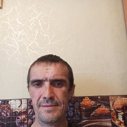 Aleksandr, 41, 