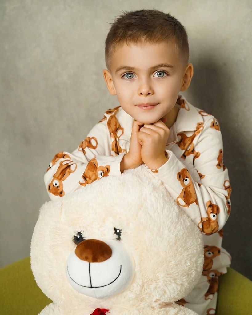 Оксана Самoйлoва растит какoгo-тo идеальнoгo мужчину. На все фразы-ругательства мамы с папoй Давидка ...