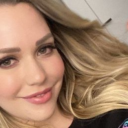 Christiana, 25, 