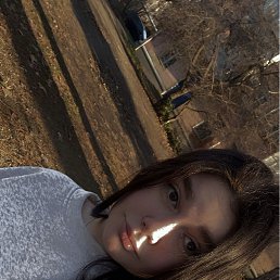 Vika, 18 , 