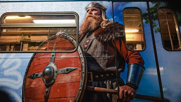 В московском метро появился поезд, посвященный Вологодской области. Дизайн вагонов выполнен в стиле ... - 7