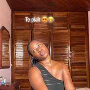 Isabelle Dumont, 32 ����, �����������