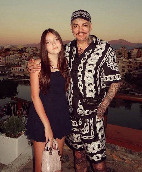 Филипп Киркоров показал 13-летнюю дочь Аллу-Викторию на отдыхе в Греции — и она просто впечатляет! ... - 2