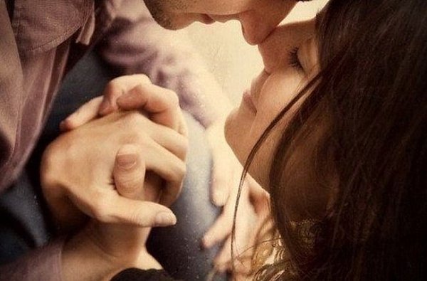 Мне нужен тот, кто, несмотря на беды, Меня одну оставить не захочет. Кто не запишет мою боль в ...