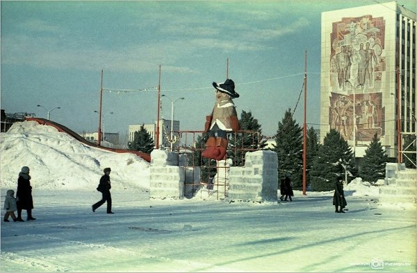 1987 - Город Саратов - Новый год на площади Революции - Фото Пузанов Юрий