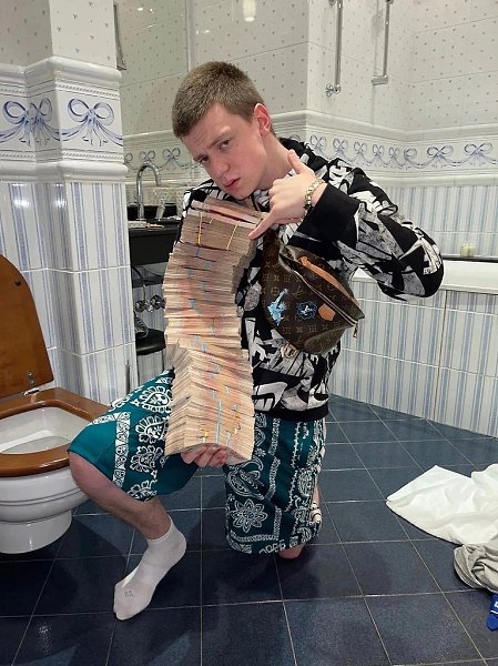 Meллcтрой вернулся в Pоссию и за недeлю в Москве потратил более 2 миллиapдов pyблeй.Вчера он снова ... - 2