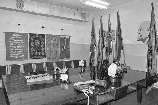 Ленинская комната — помещение в казармах воинских частей, в школах, пионерских лагерях, на ... - 5
