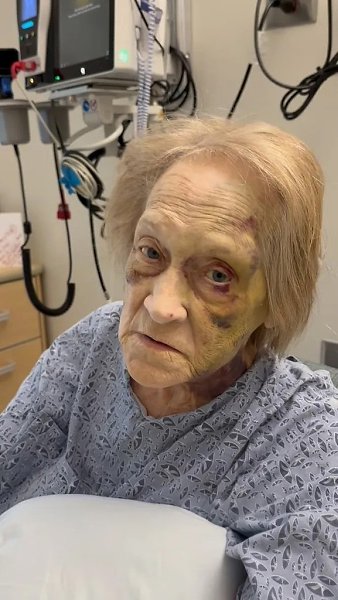 У Шэрон Стоун умерла мама.67-летняя актриса сообщила о семейном горе - минувшей ночью в возрасте 92 ... - 4