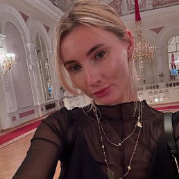 Milana, 33, 