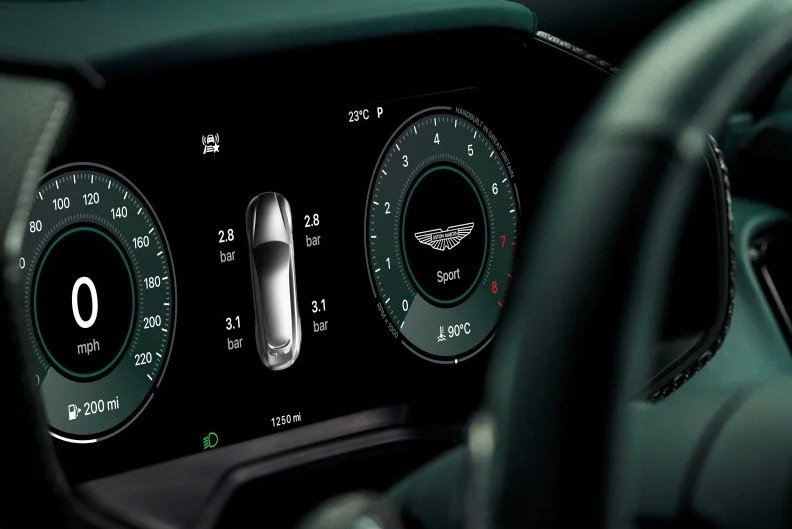 Apple  Carplay Ultra      .     ...