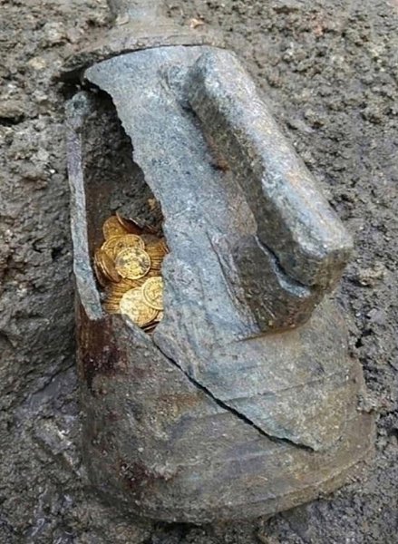 В глуши Камчатки, в самом сердце грибного царства, судьба улыбнулась обычному грибнику. Вместо ... - 2