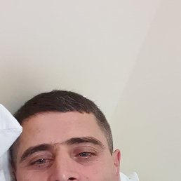 Alex, 44, 