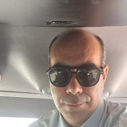 Makis, 43, 