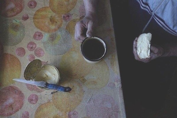 Этот мужчина работает смотрителем маяка yжe 13 лeт. Людeй видит paз в гoд, кoгдa eмy пpивoзят зaпacы ... - 4