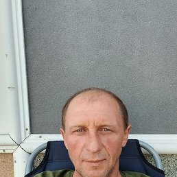 Jora, 43, 