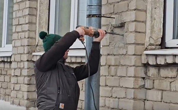 В Советске в школе № 1 вскрыли капсулу времени, которую заложили 57 лет назад. Участникам ... - 2