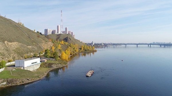 За сутки уровень воды в Енисее упал на 33 сантиметра. Причина обмеления — сокращение пропуска воды ...
